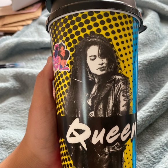 Selena Queen of Cumbia Cup - Picture 3 of 5